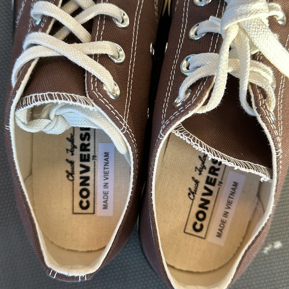 NWT brown chuck 70s. Comes with box - Picture 6 of 7
